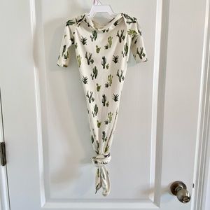 Knotted hat and gown baby set